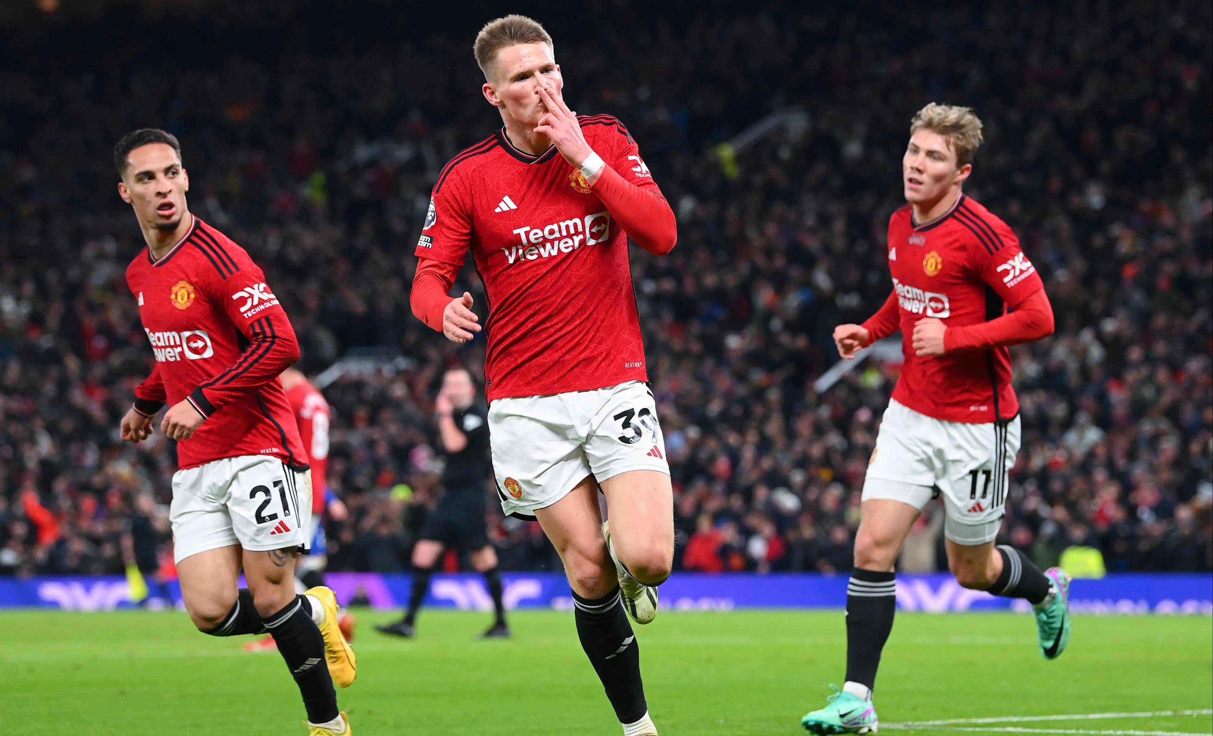 包含曼联前锋状态回暖，连续进球助球队取得胜利的词条