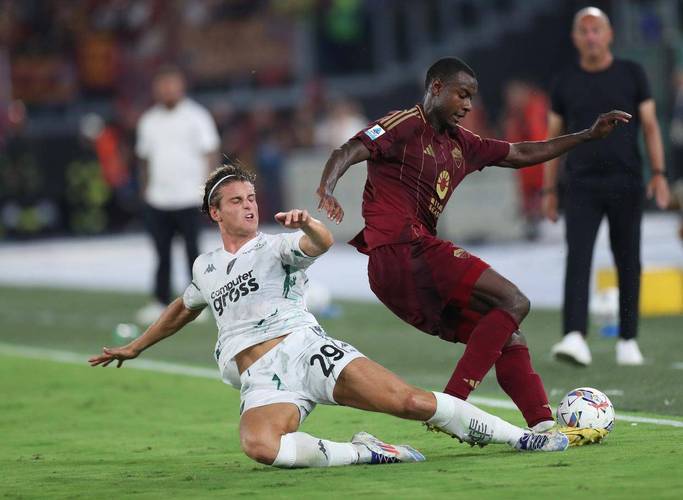 博洛尼亚前锋频频伤退，给球队进攻带来阻碍