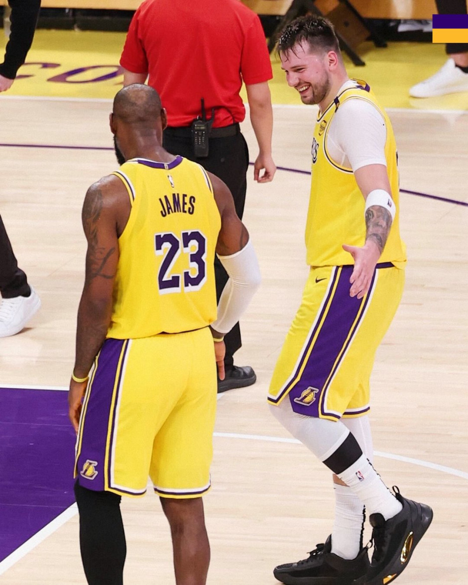 湖人队主场大胜爵士队,取得三连胜 湖人队主场大胜爵士队,取得三连胜