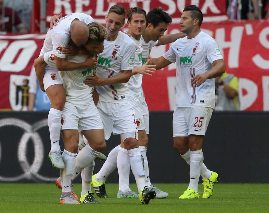 包含奥格斯堡主场告捷，欧战资格路上一帆风顺的词条