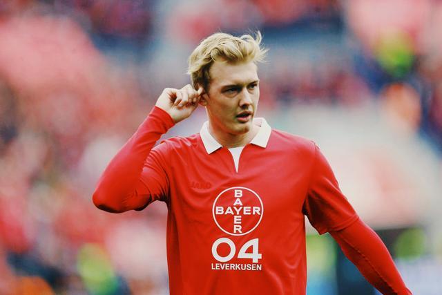 包含沙尔克主场失利，降至积分榜倒数第三的词条