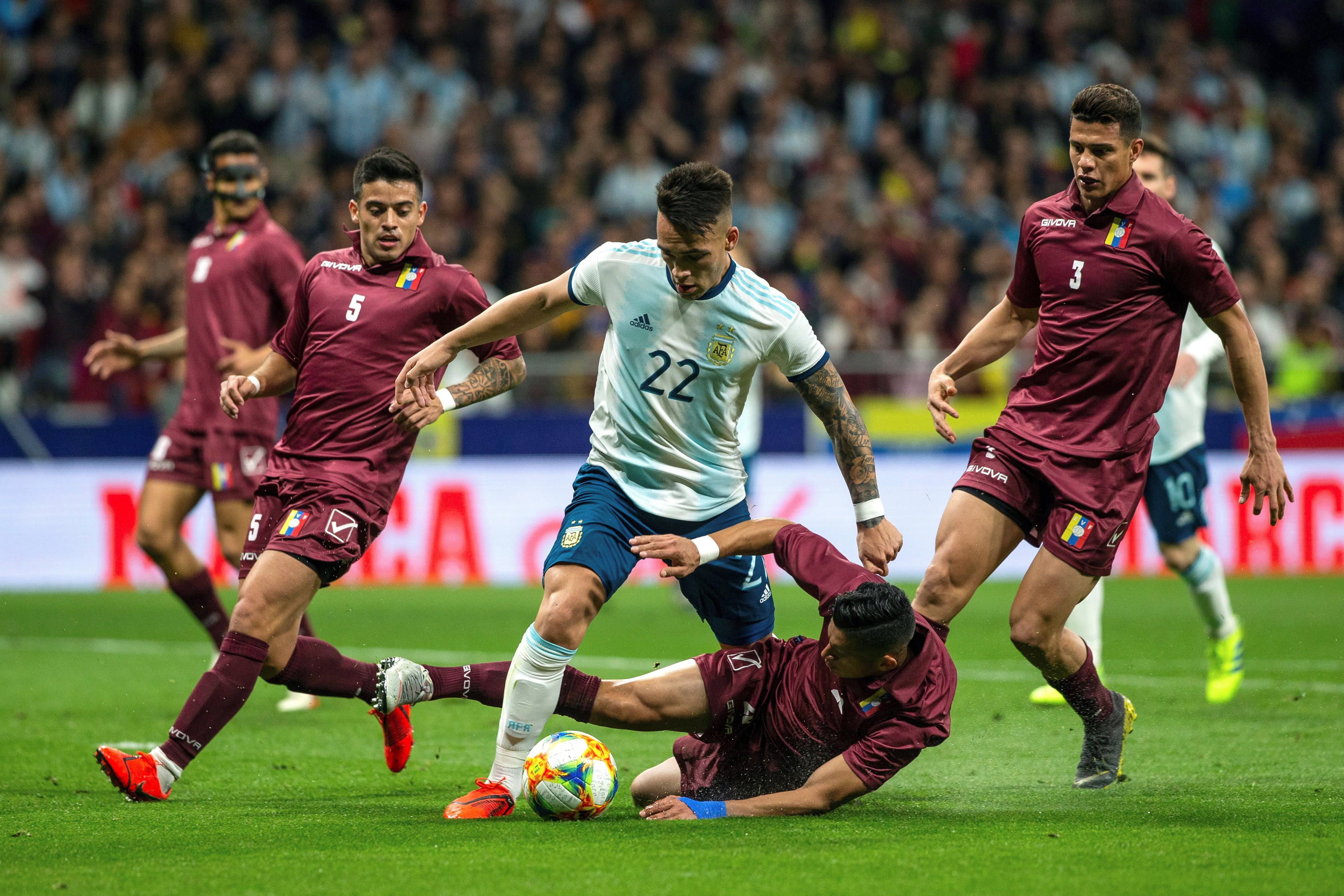 足球赛事中的精彩争夺即将拉开帷幕