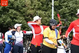 关于钉在Pinscher上，射箭选手全权的信息