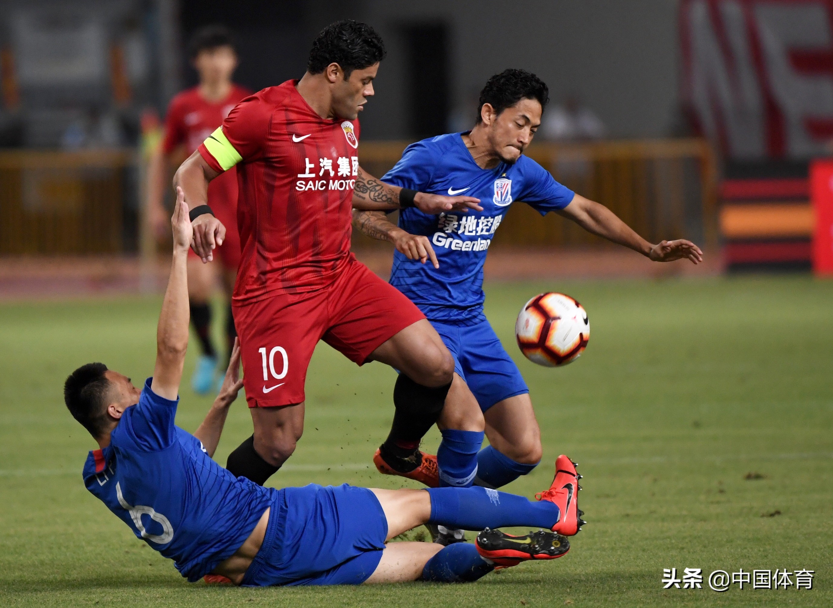 上港将在重要比赛中迎战恒大，胜者赢得荣耀
