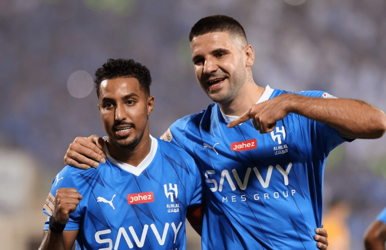 青岛黄海攻防俱佳，赢得球迷掌声！