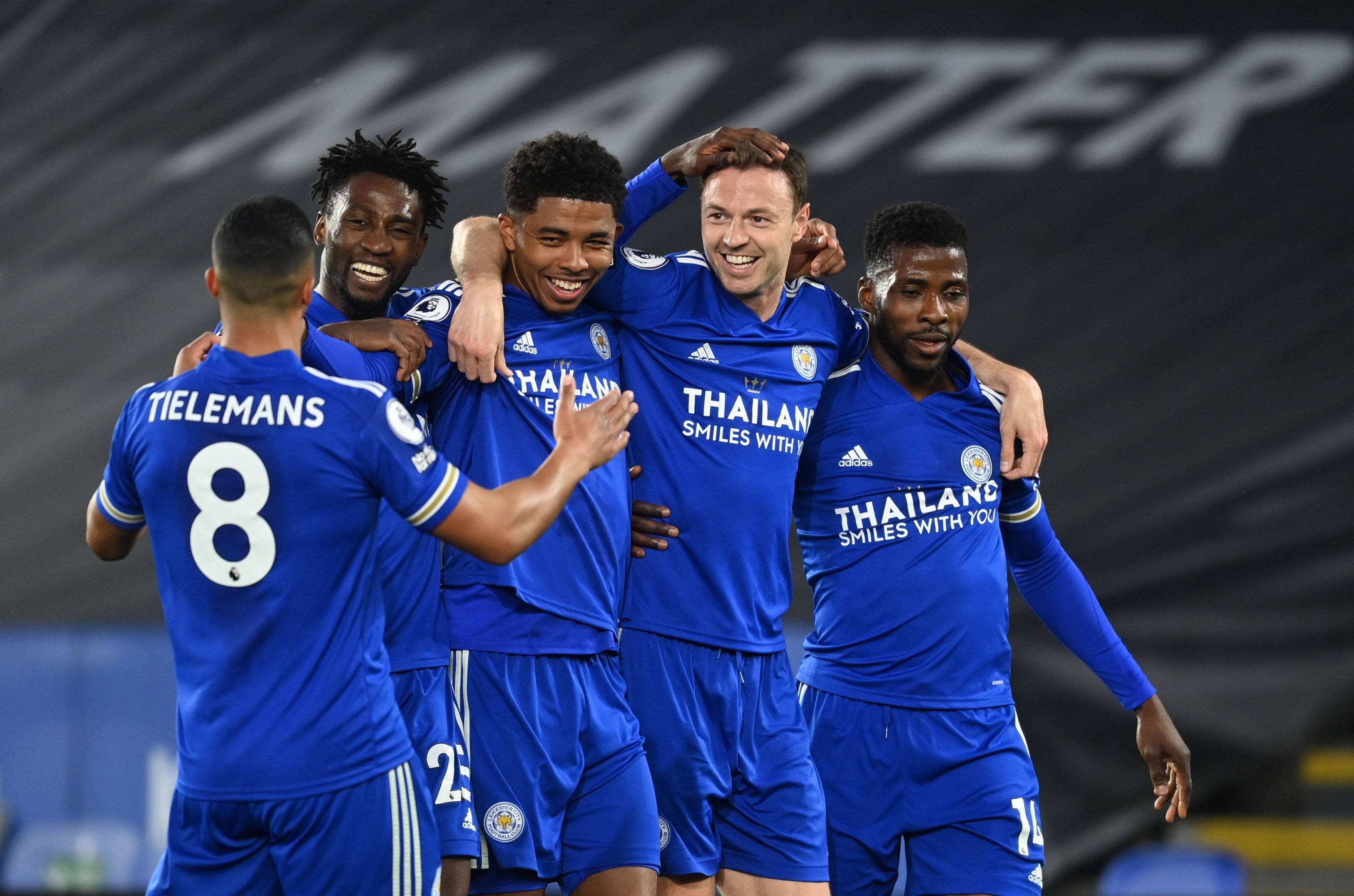 包含乌迪内斯客场劫富济贫，抢分保级加分的词条