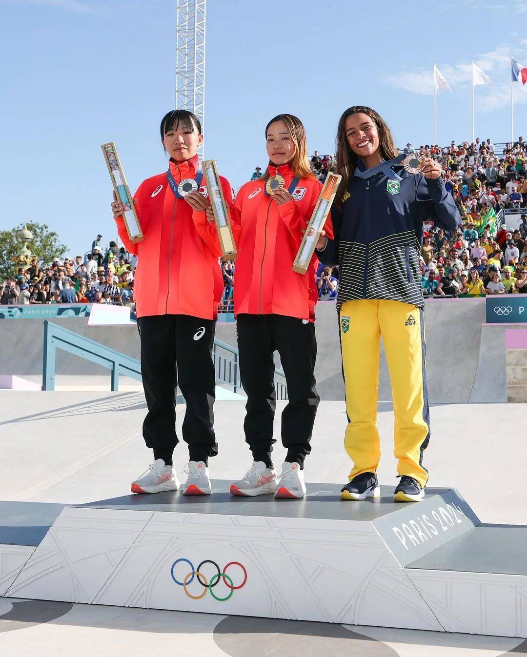 法国滑板选手表现出色，轻松夺冠