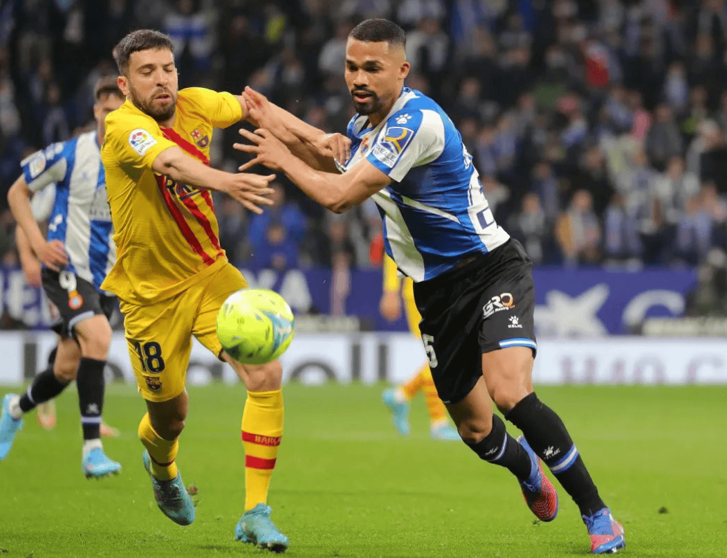 关于比利亚雷亚尔对西班牙人：争霸沉闷局势的信息