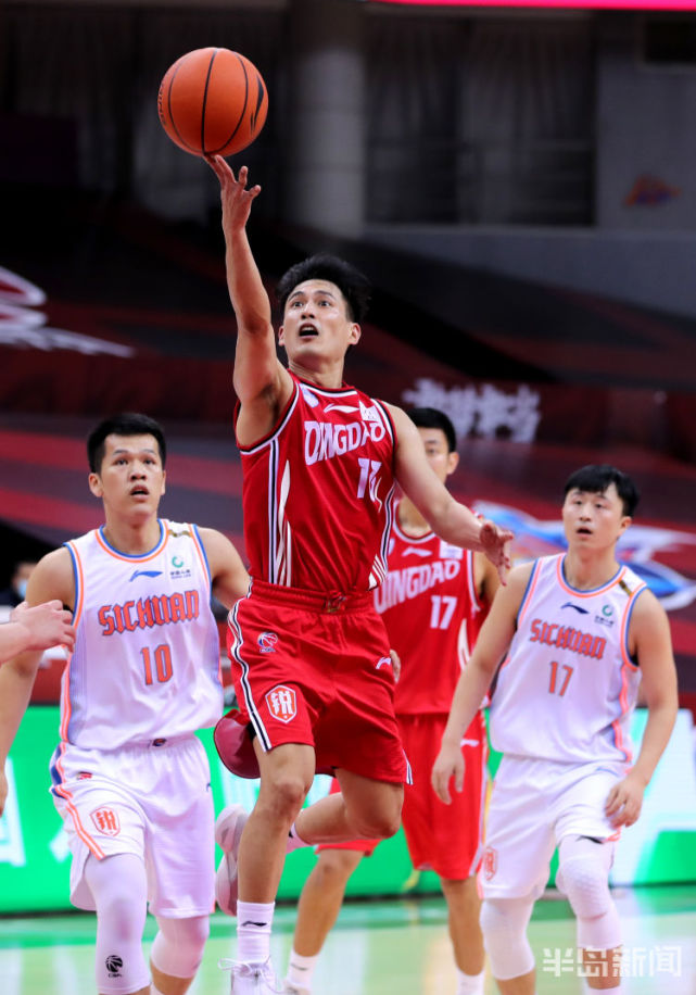 山东队力克四川，取得胜利向季后赛进发