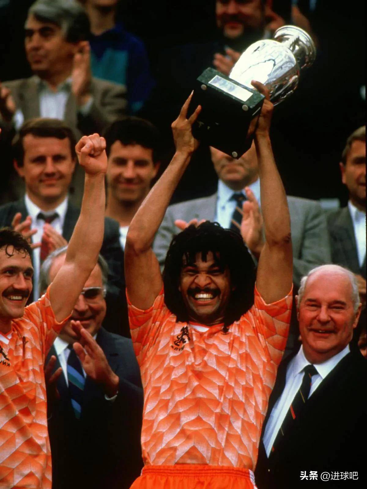 包含荷兰队成功晋级，欧锦赛四强梦想照进现实的词条