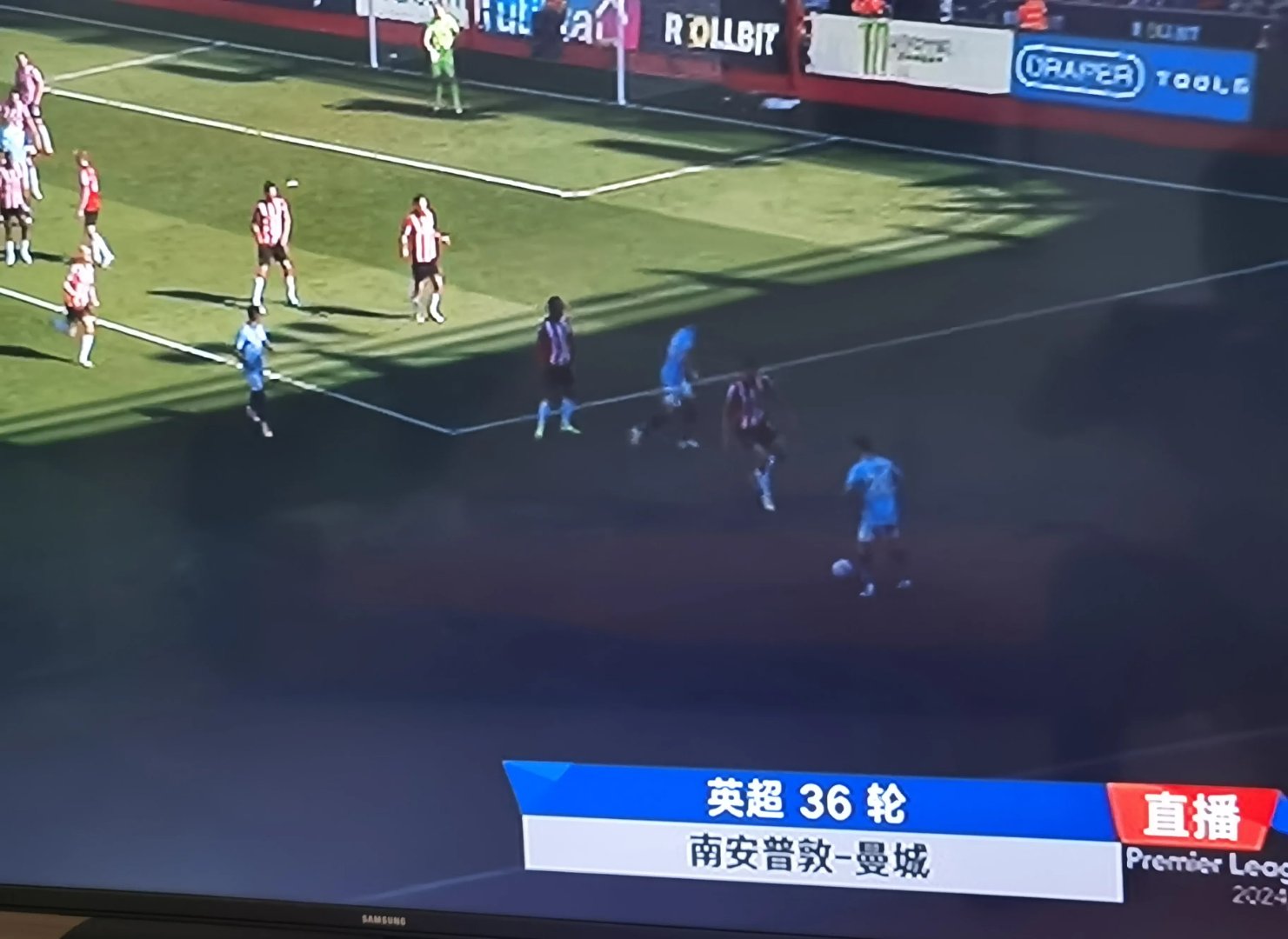 包含南安普顿主场击败布莱顿，结束两连败的词条