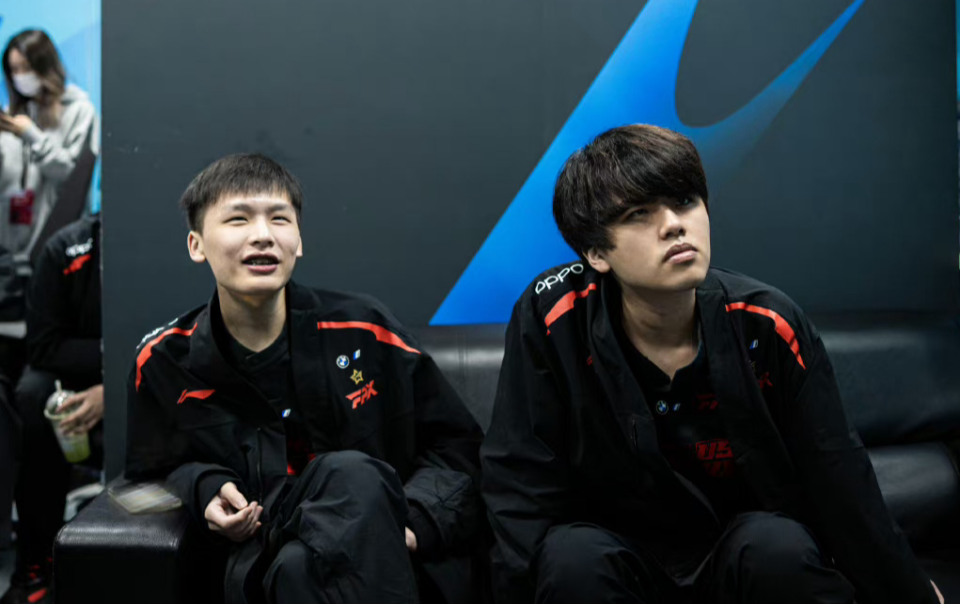 FPX力克C9,Jankos团战一打五激烈交锋全球总决赛,留下经典瞬间 FPX力克C9,Jankos团战一打五激烈交锋全球总决赛,留下经典瞬间