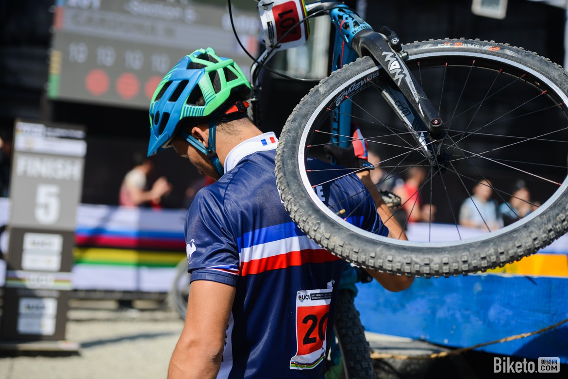 西班牙自行车选手突围赛场,晋级半决赛 西班牙自行车选手突围赛场,晋级半决赛