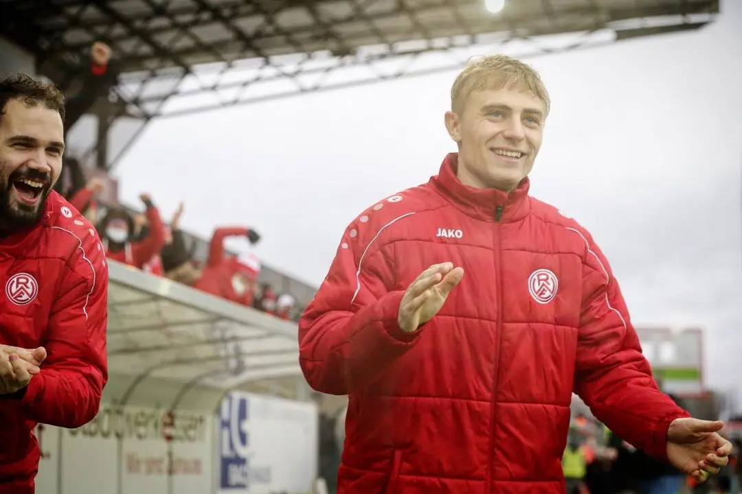 杜塞尔多夫主场表现尴尬，球迷怒怼队长的简单介绍