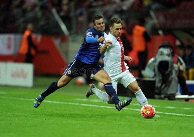 沙尔克04客场战平门兴格拉德巴赫，保持不败