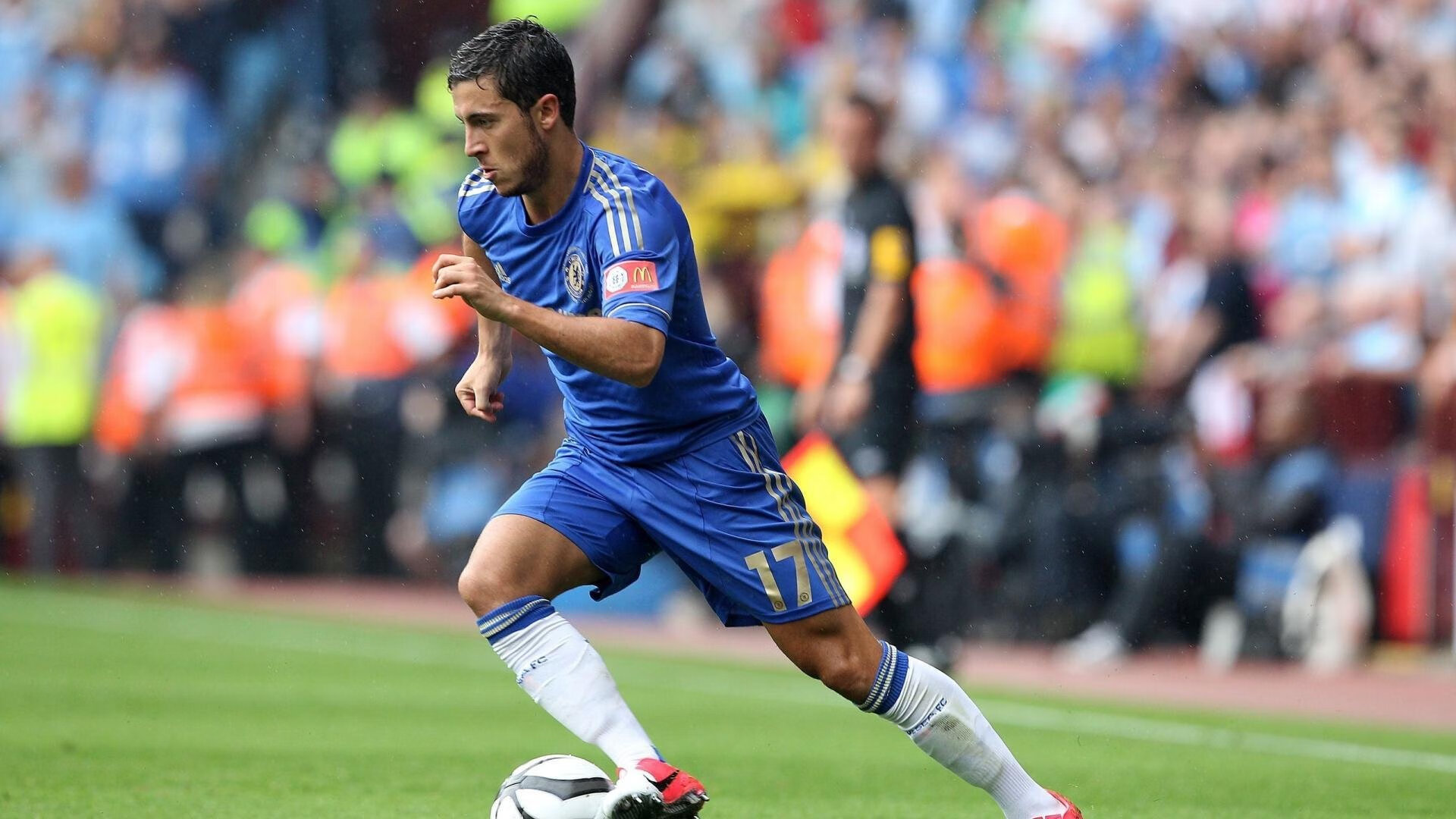 当喧嚣沉入深海，唯见少年拨动巨浪